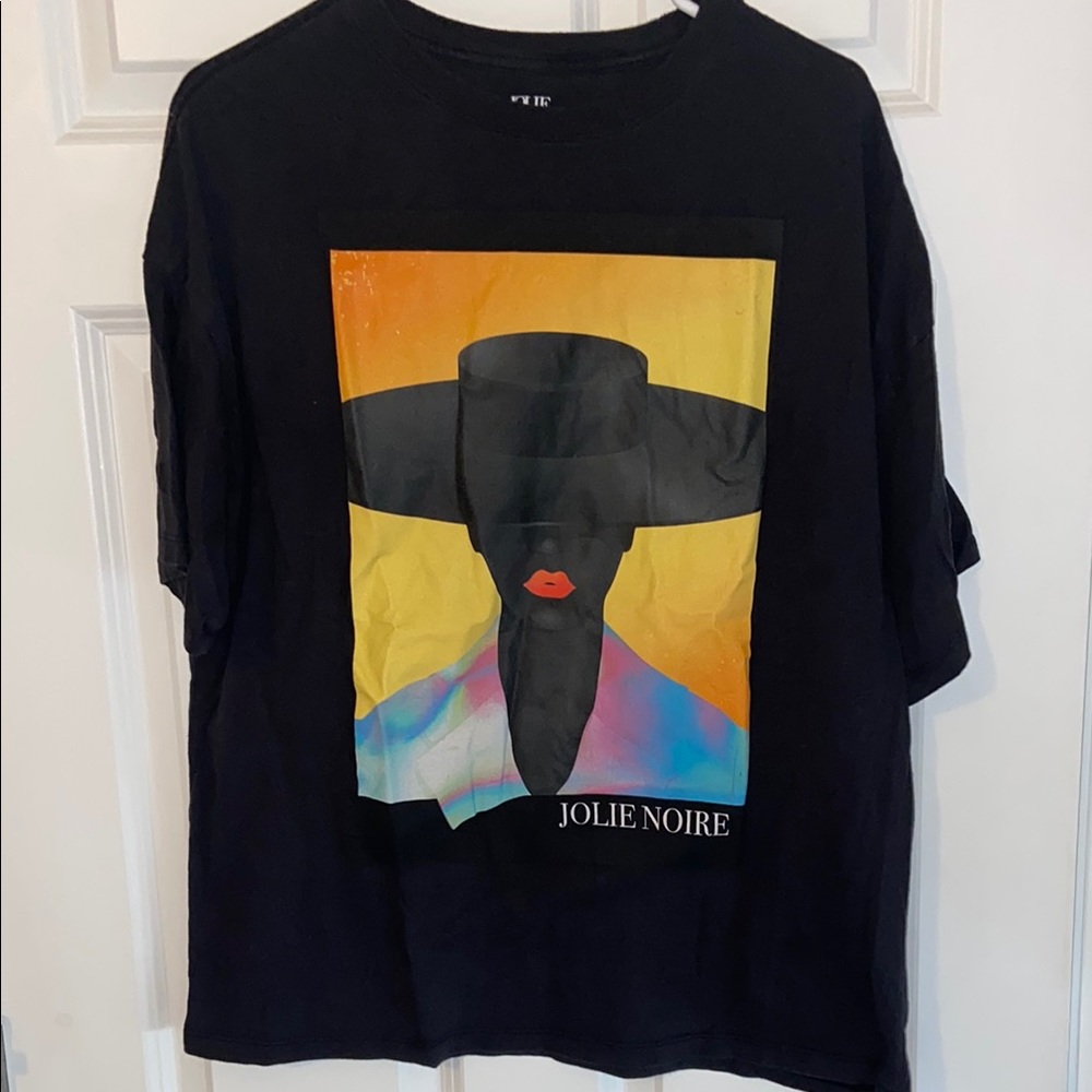 Black Graphic Tee - Short Sleeve